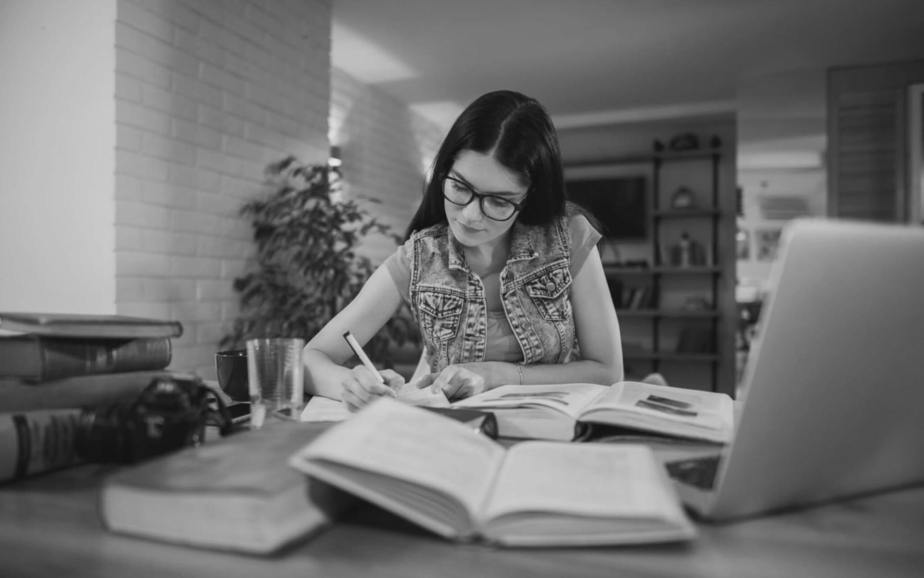 Tableau de bord d'analyse de mots-clés et positionnement SEO